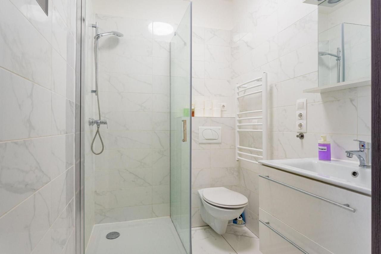 Modernized Condo At Kiraly 51 Budapest Exterior photo