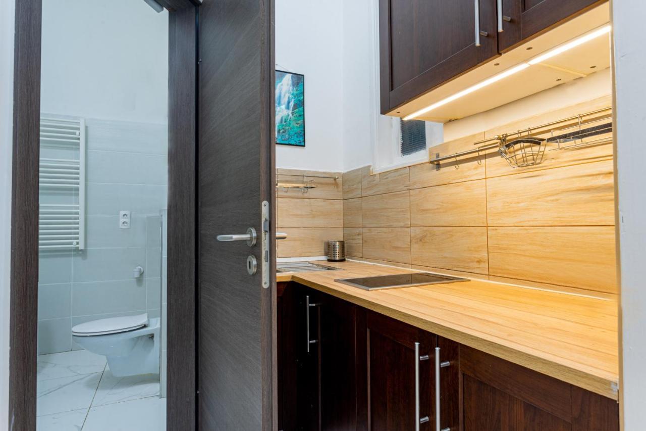 Modernized Condo At Kiraly 51 Budapest Exterior photo